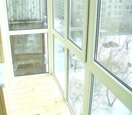 Французское остекление балкона пластиковыми окнами в Москве