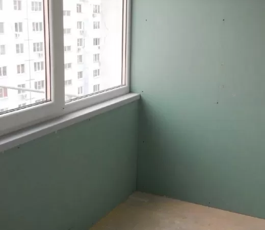 Отделка стен балкона гипсокартоном в Москве