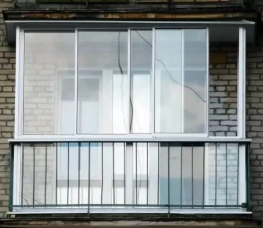 Французское остекление балкона раздвижными окнами в Москве