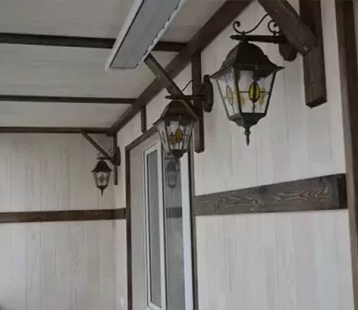 Установка настенных светильников на балкон в Москве