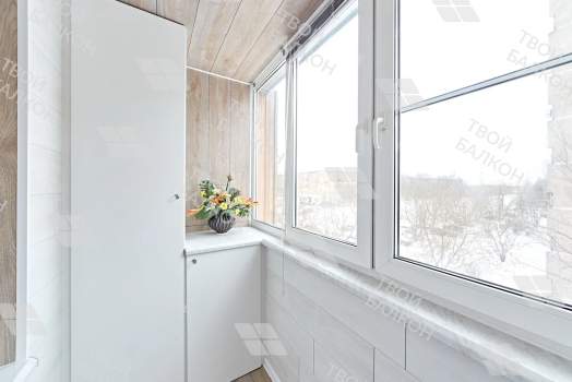 Отделка балкона ламинатом