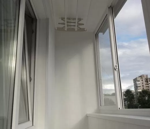 Отделка стен и потолка балкона панелями ПВХ в Москве
