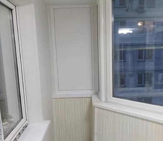 Отделка стен и потолка балкона панелями ПВХ в Москве