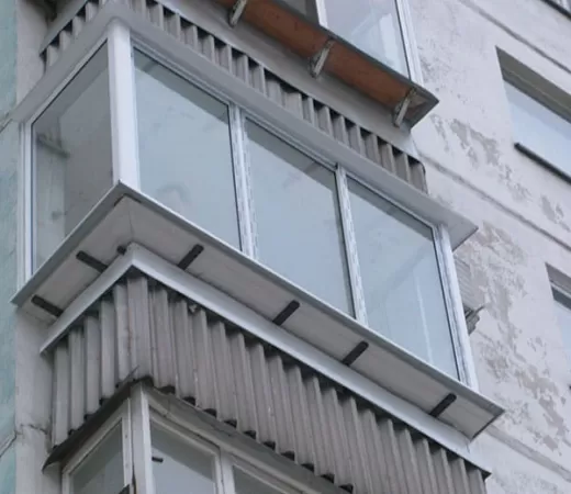 Остекление балкона с выносом подоконника с 3 сторон парапета в Москве