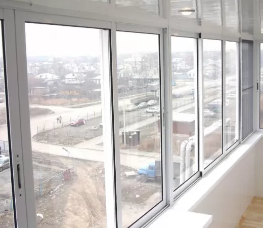 Холодные алюминиевые окна с раздвижным открыванием на лоджию в Москве