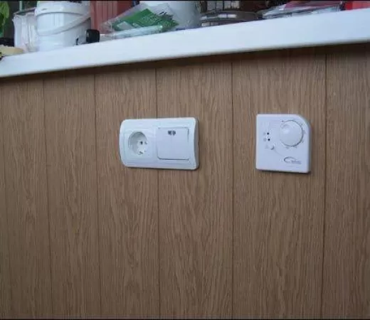 Установка розетки, выключателя и системы управления теплым полом в Москве