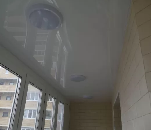 Установка потолочного освещения на балкон в Москве
