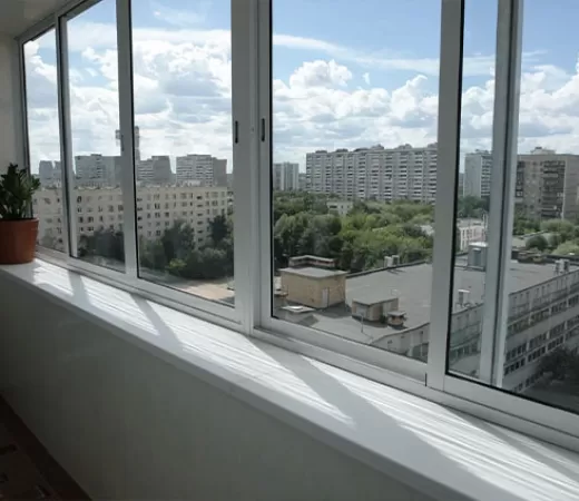 Холодное остекление балкона алюминиевыми окнами в Москве