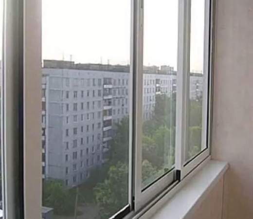 Холодное остекление лоджии раздвижными окнами Slidors в Москве