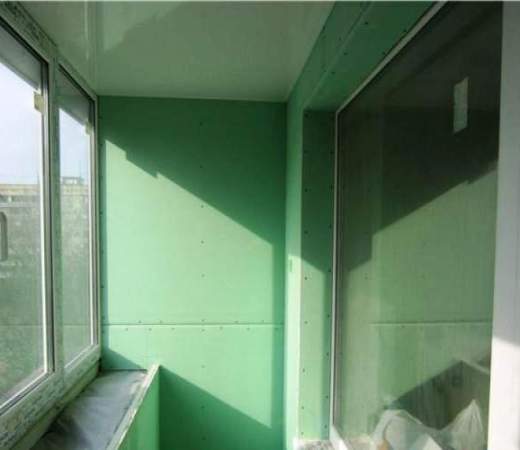 Отделка стен балкона гипсокартоном в Москве