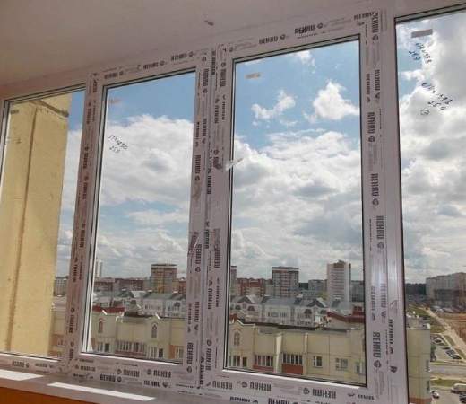 Теплое остекление лоджии пластиковыми окнами REHAU в Москве
