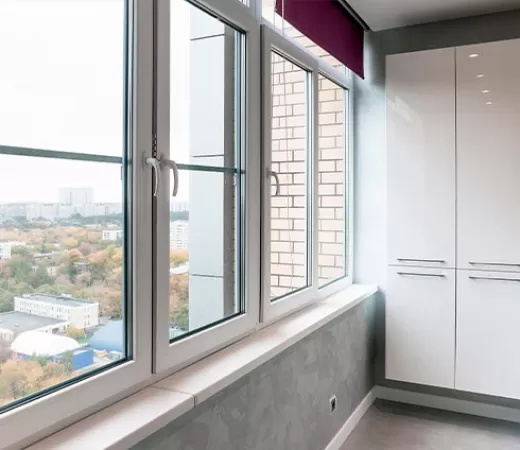 Теплое остекление балкона с установкой шкафа в Москве