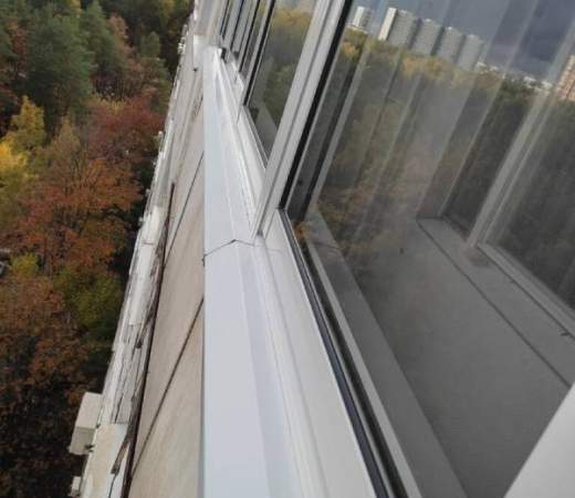 Алюминиевое раздвижное остекление балкона в Москве